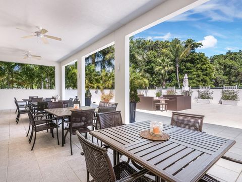 A home in LONGBOAT KEY