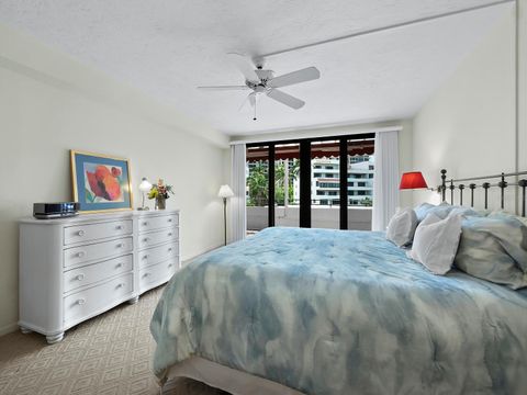 A home in LONGBOAT KEY