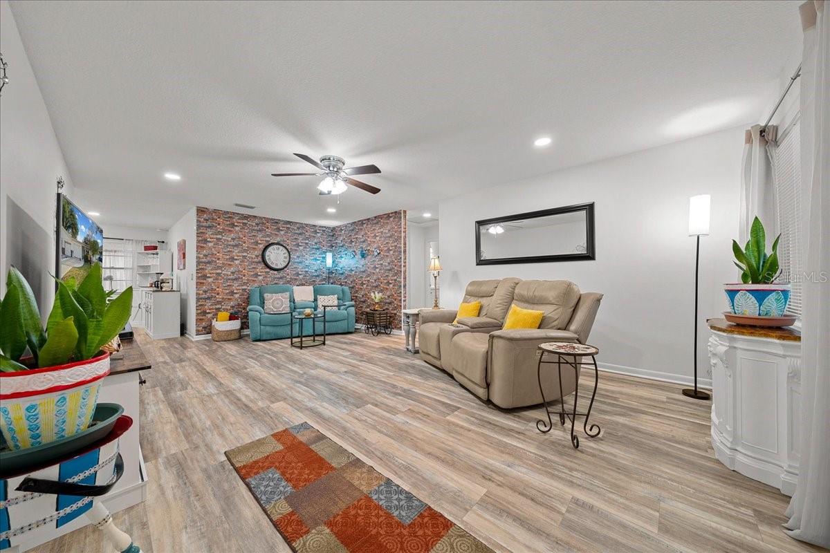 CIRCLE SQUARE WOODS. - Residential