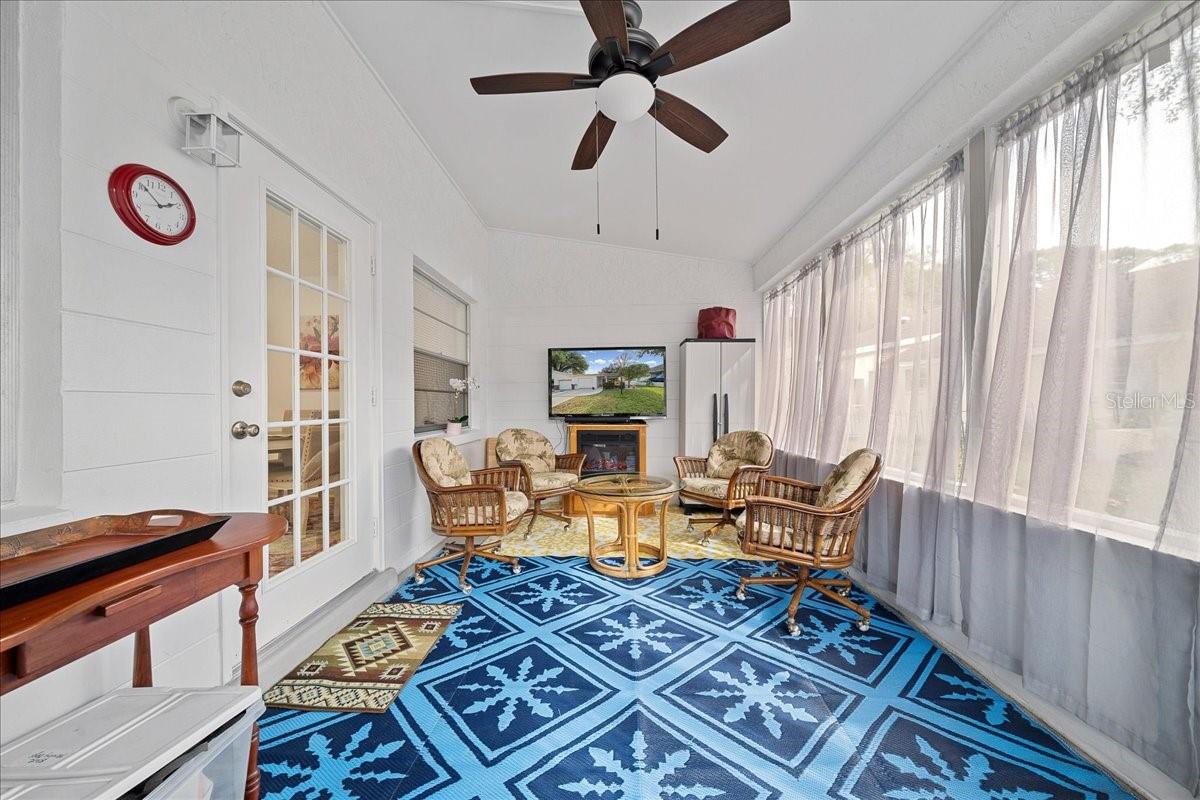 CIRCLE SQUARE WOODS. - Residential