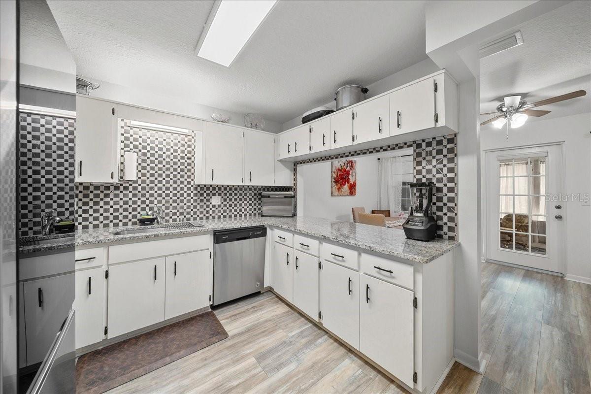 CIRCLE SQUARE WOODS. - Residential