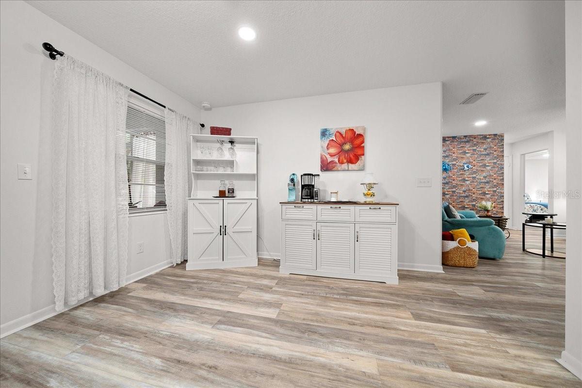 CIRCLE SQUARE WOODS. - Residential