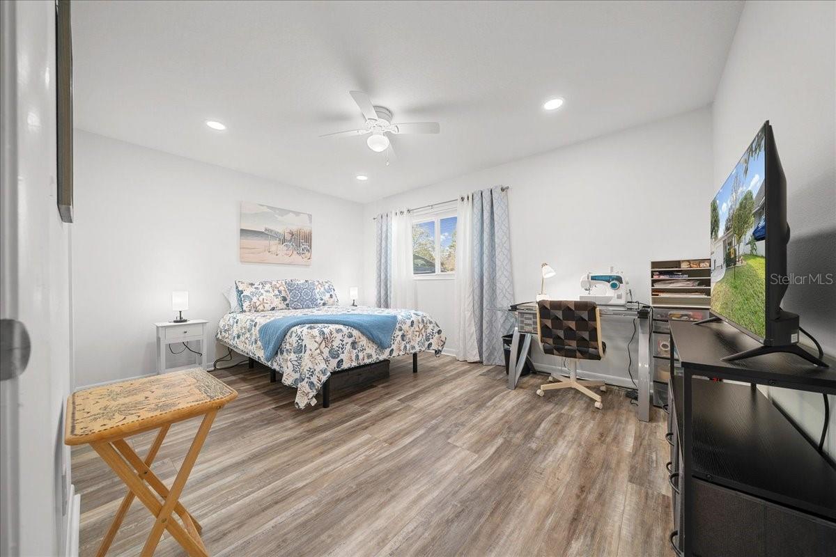 CIRCLE SQUARE WOODS. - Residential