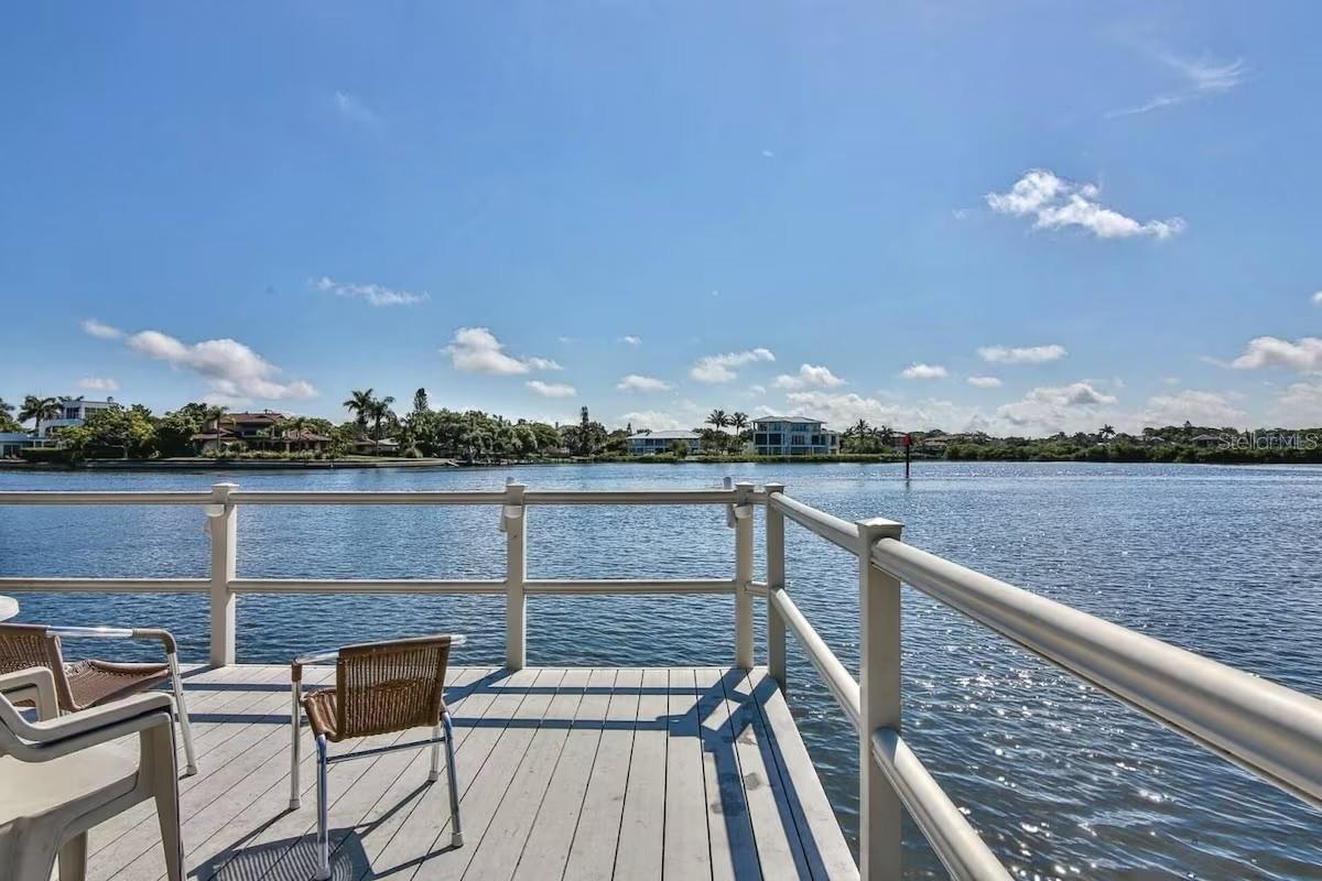 BAY OAKS - Residential