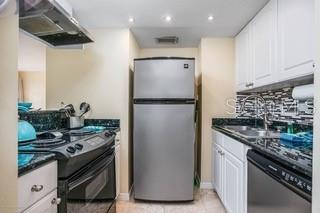 BAY OAKS - Residential