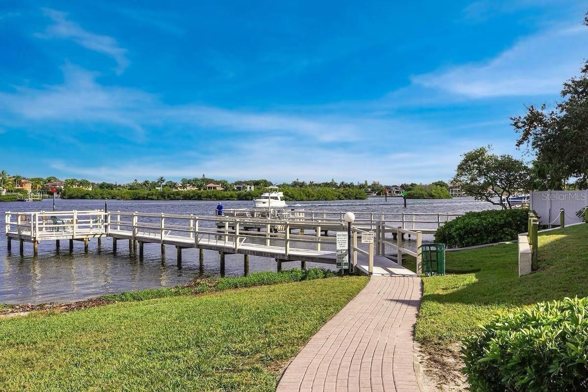 BAY OAKS - Residential