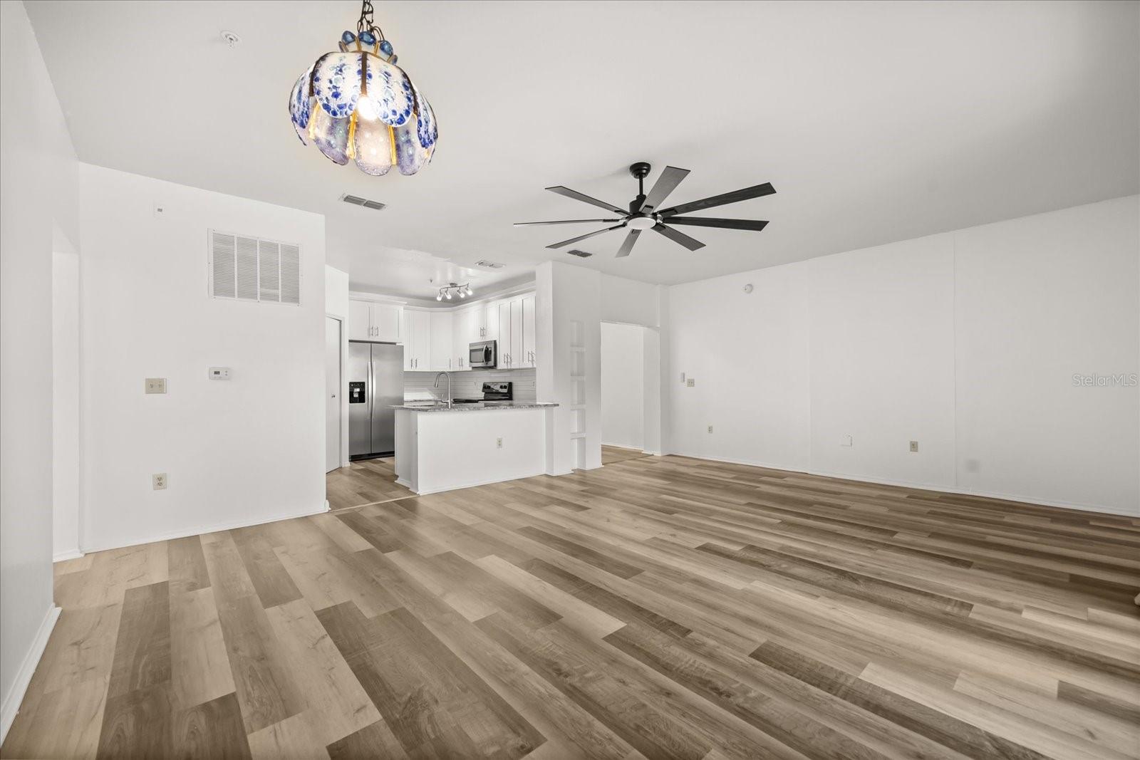 NOTTING HILL A CONDO - Residential