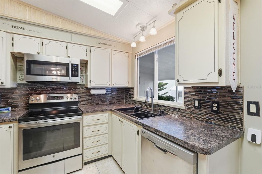 Photo of 2101 Maui Drive, Holiday, FL 34691 (MLS # W7883405)