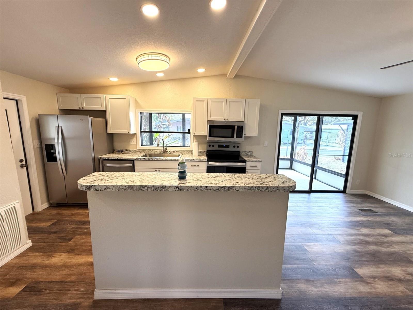 FLORAL LAKES - Residential