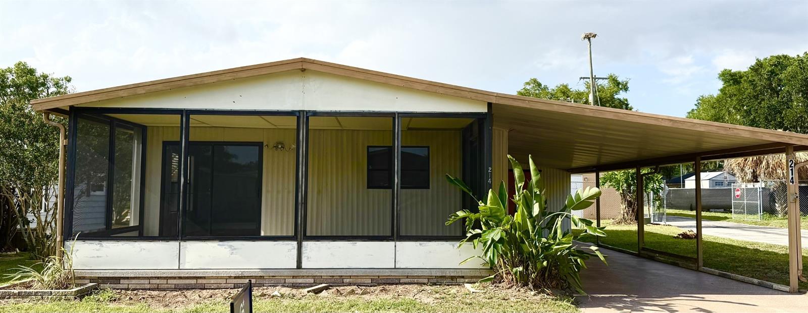 FLORAL LAKES - Residential