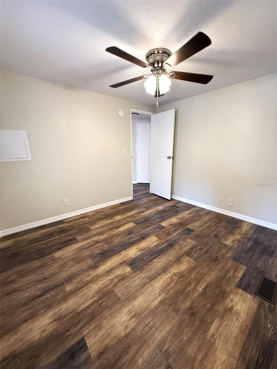 FLORAL LAKES - Residential