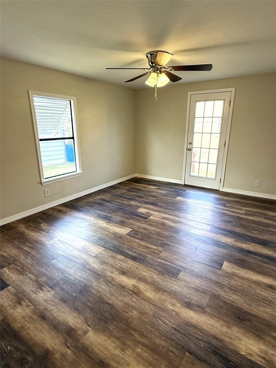 FLORAL LAKES - Residential