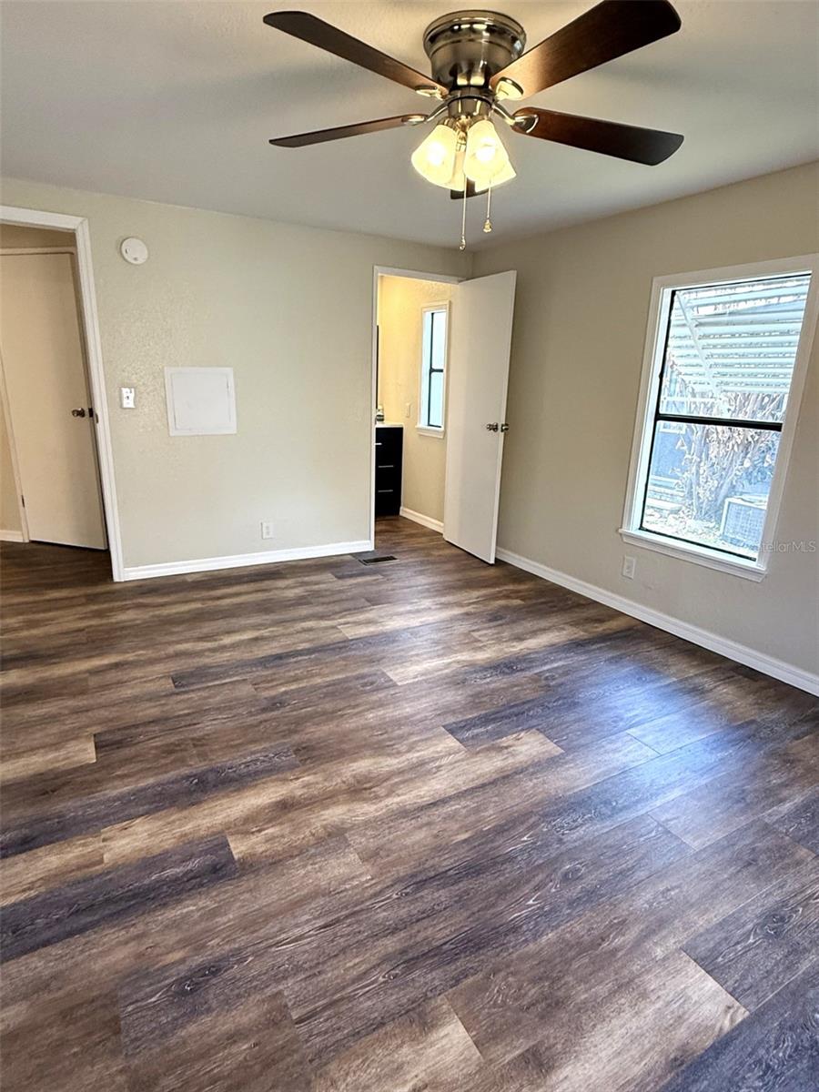 FLORAL LAKES - Residential