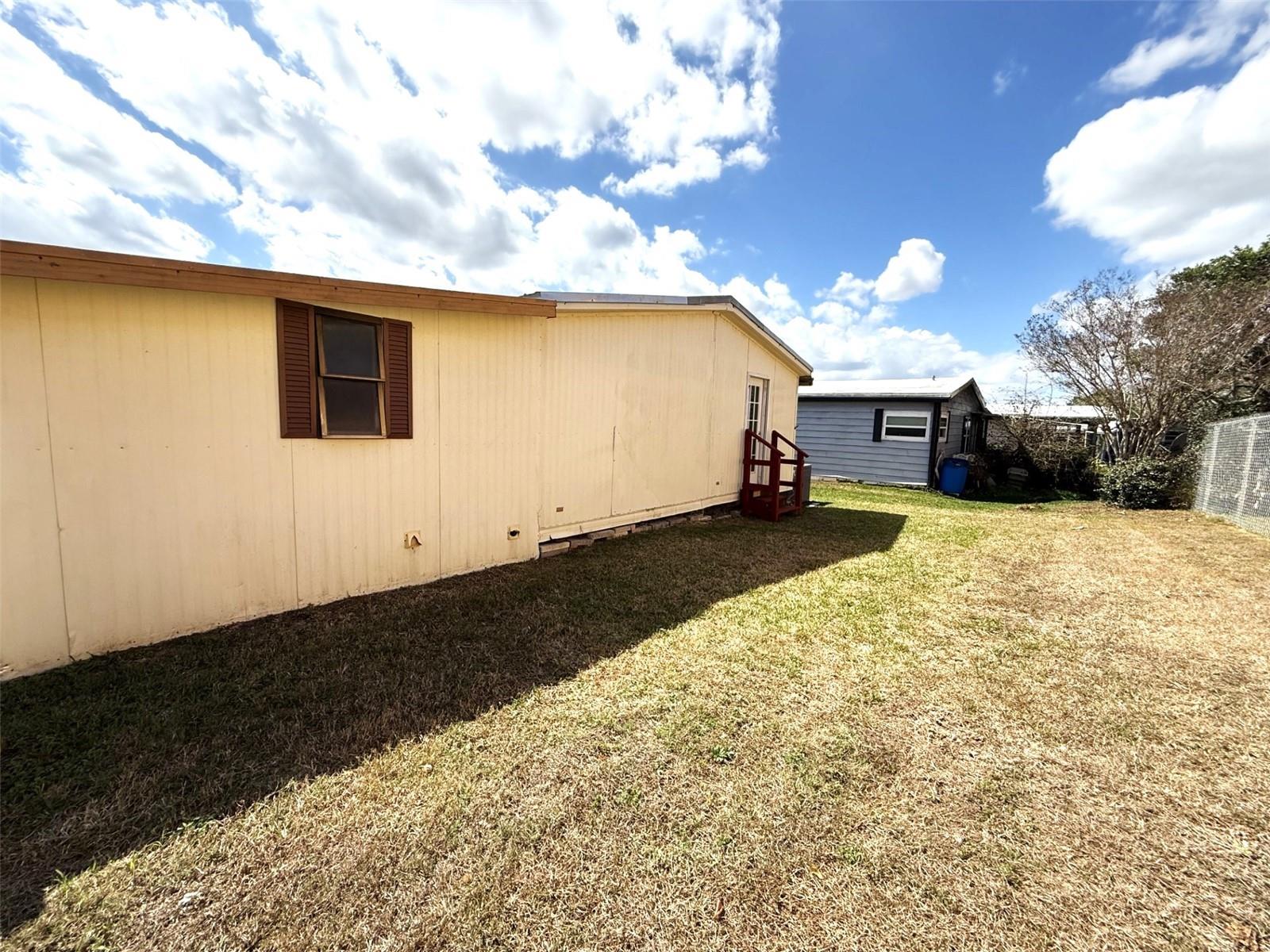 FLORAL LAKES - Residential