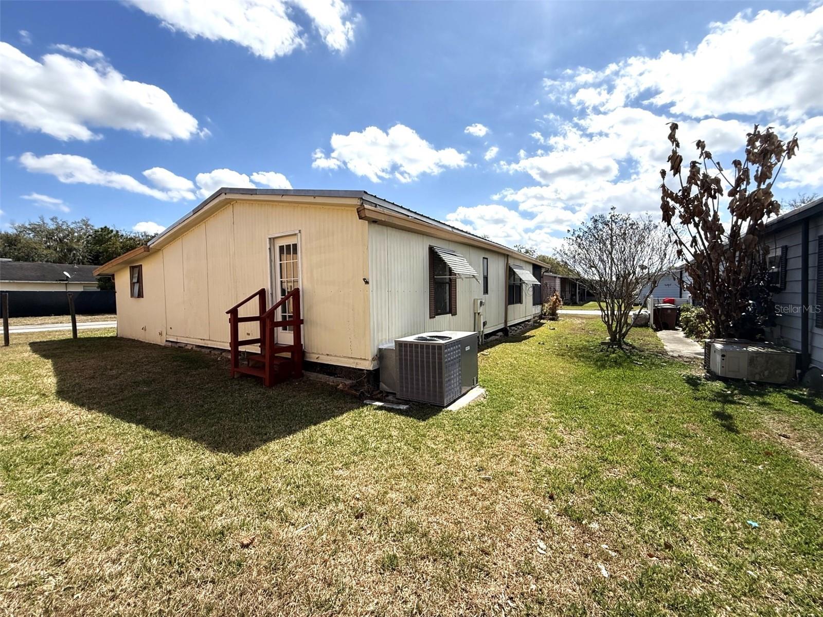 FLORAL LAKES - Residential