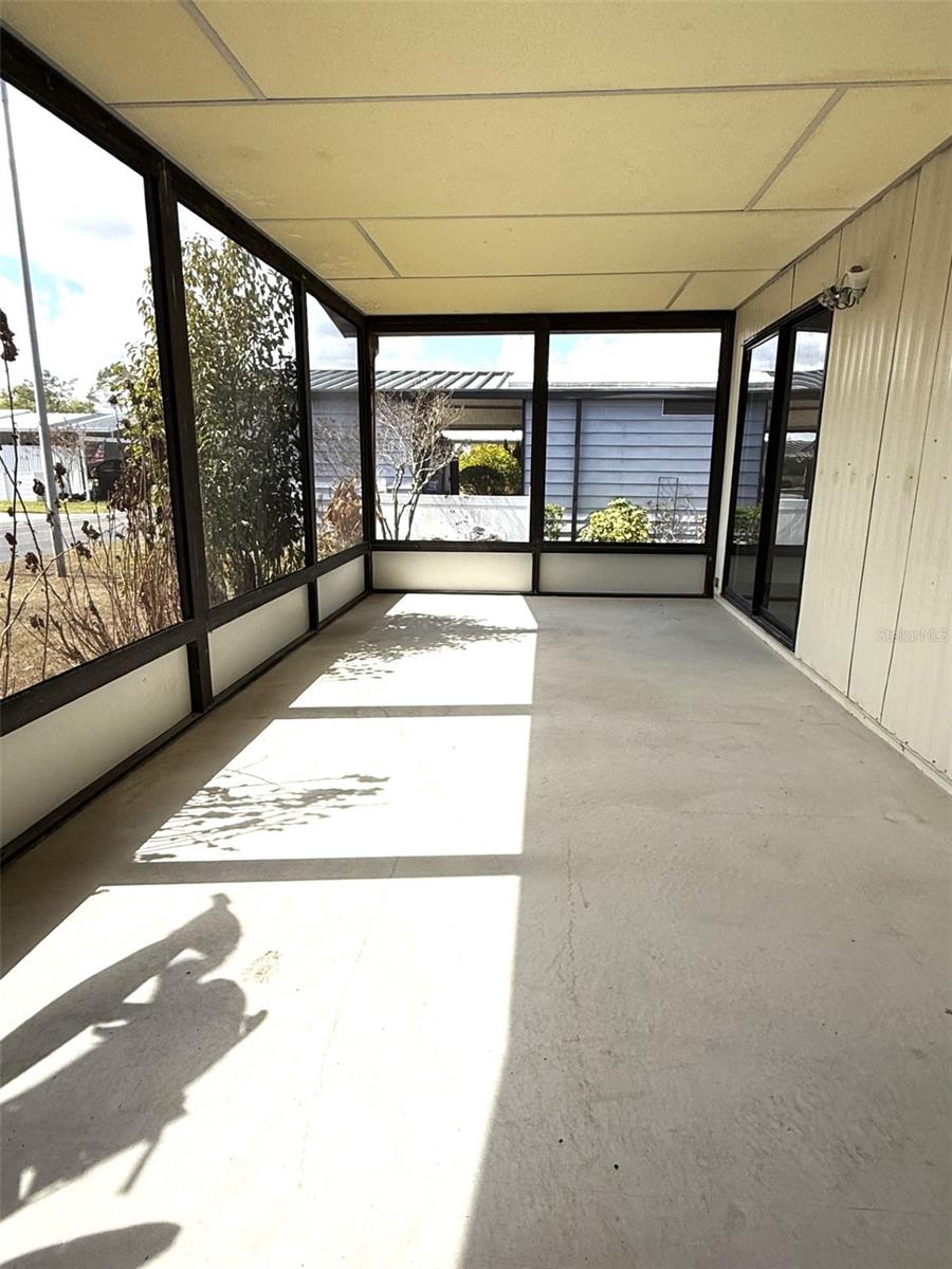 FLORAL LAKES - Residential