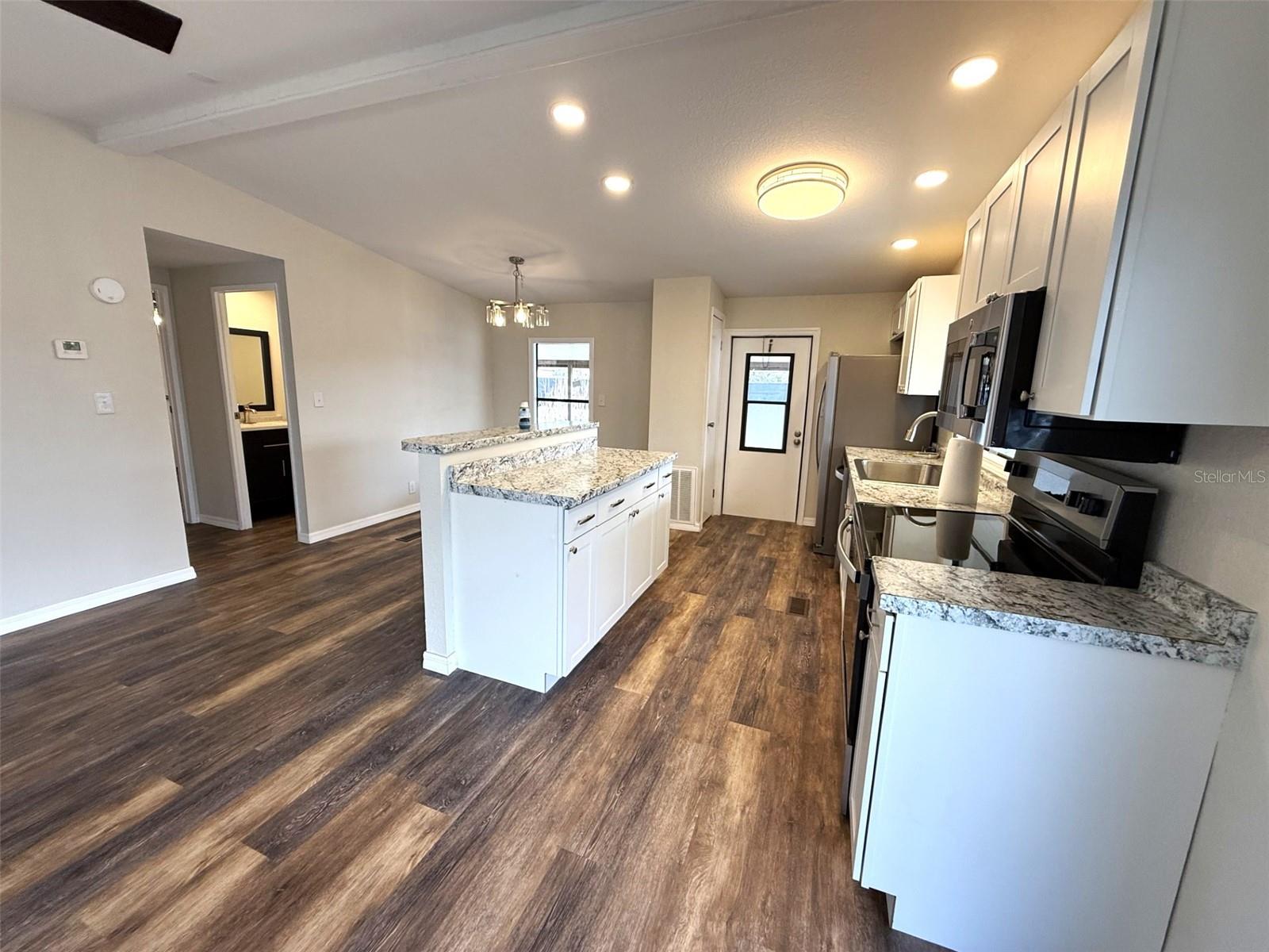 FLORAL LAKES - Residential