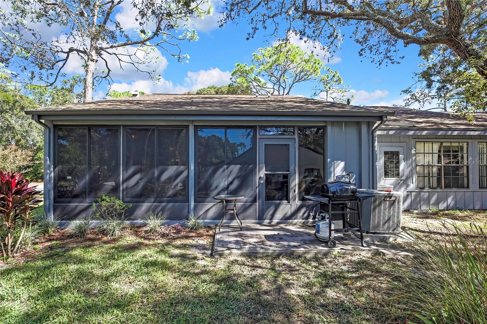 TMBR PINES PN GR VL - Residential