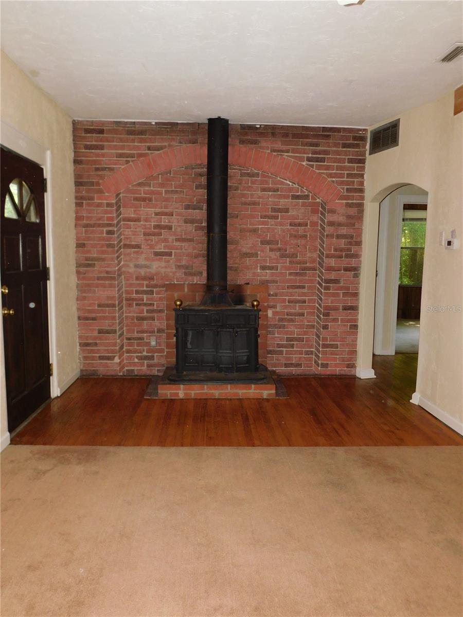 LAKE FOREST FARMS - Residential Lease