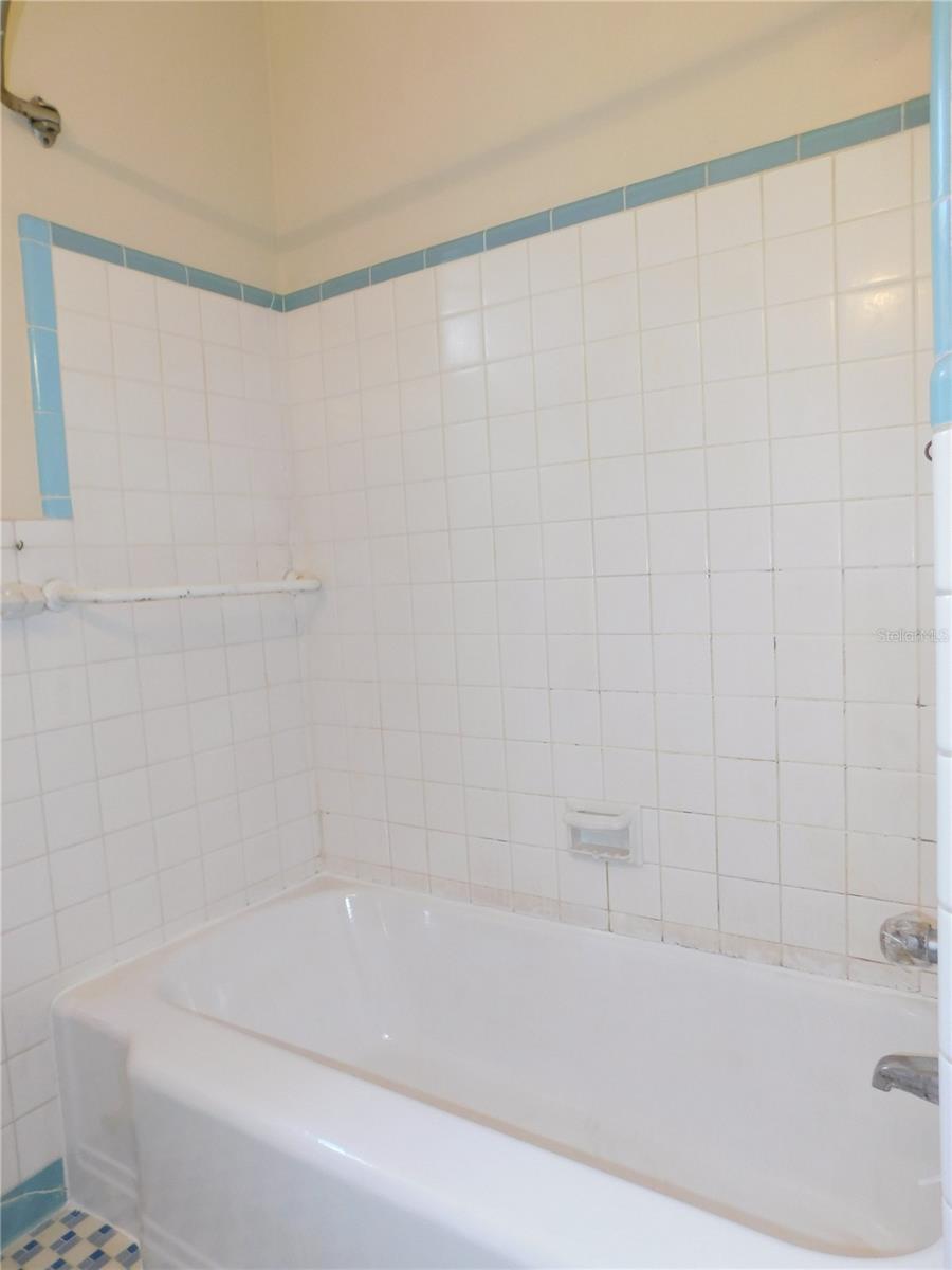 LAKE FOREST FARMS - Residential Lease