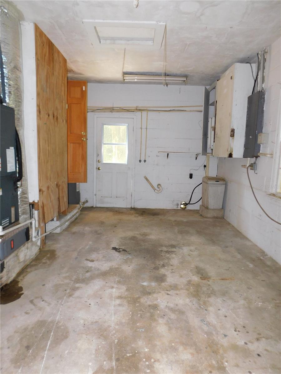 LAKE FOREST FARMS - Residential Lease