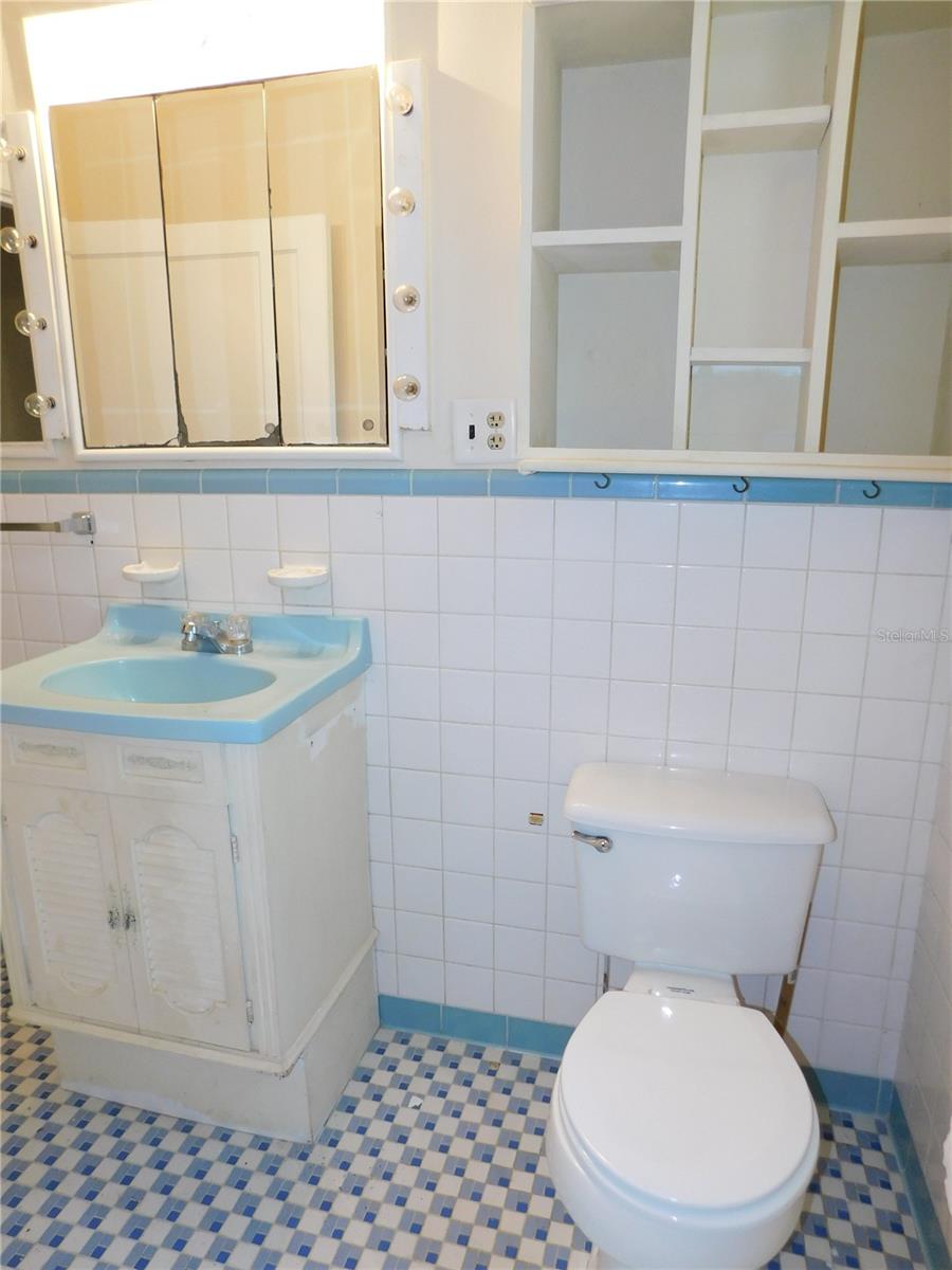 LAKE FOREST FARMS - Residential Lease