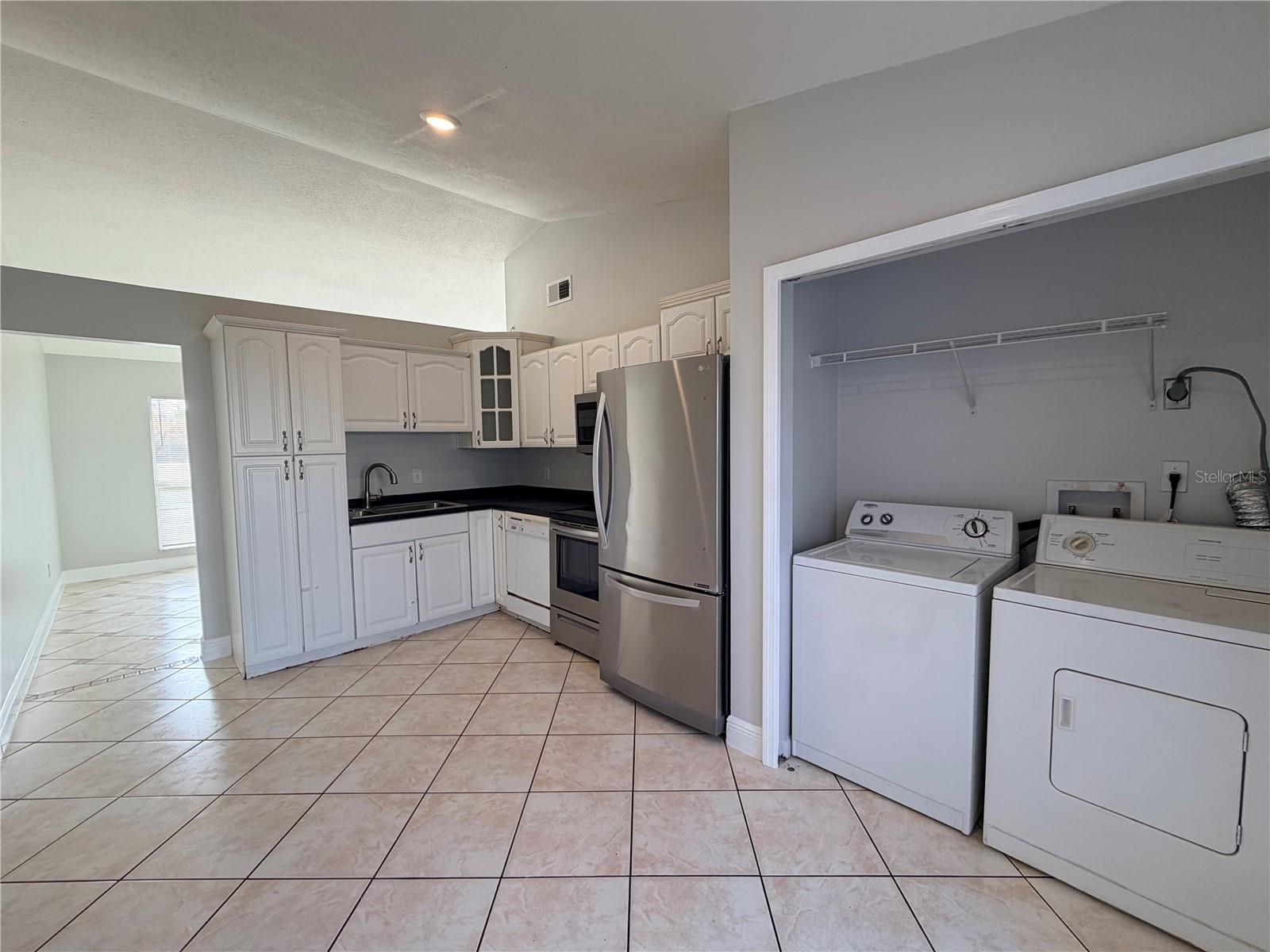 UNIVERSITY HILLS - Residential