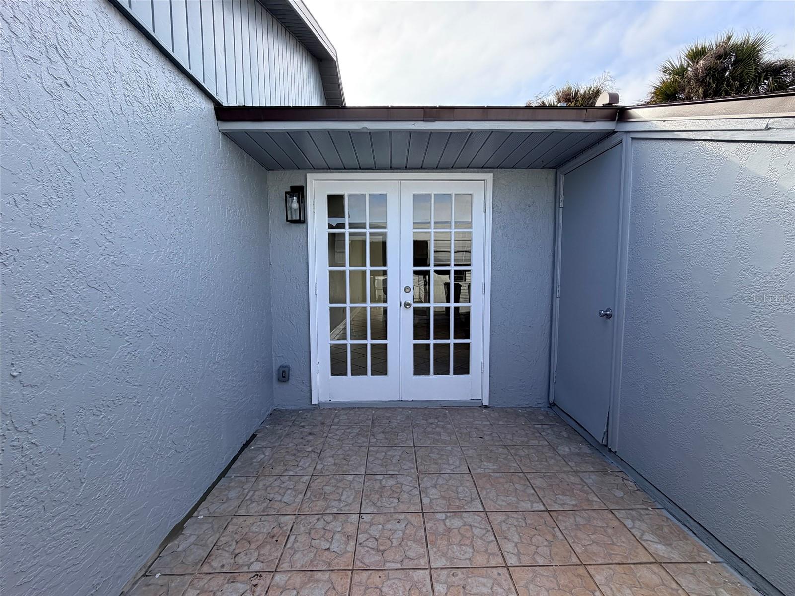 UNIVERSITY HILLS - Residential