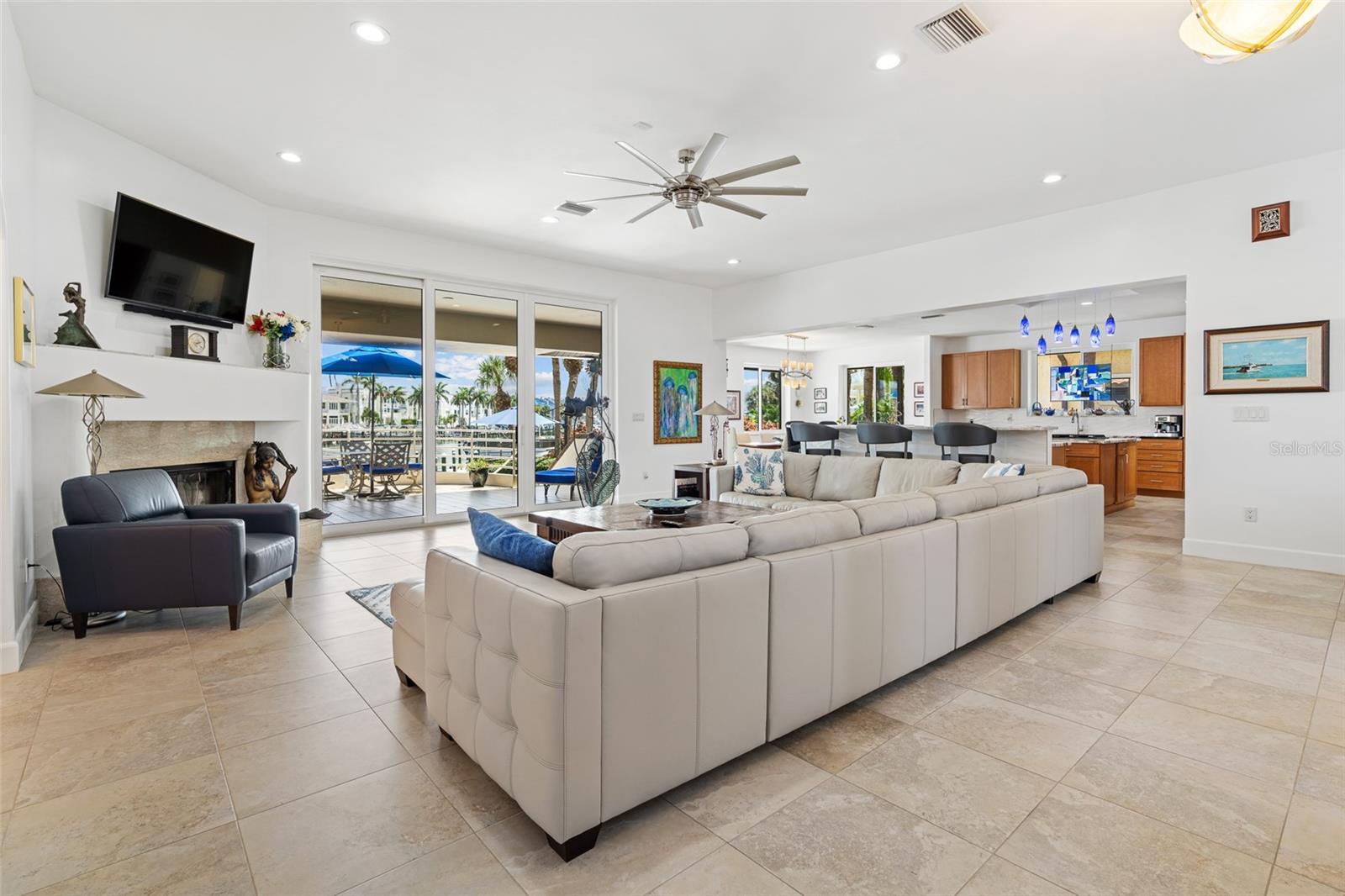 TIERRA VERDE UNIT 1 4TH REP - Residential