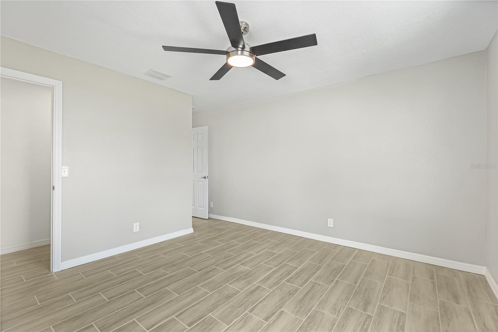 GROVE CITY SHORES - Residential
