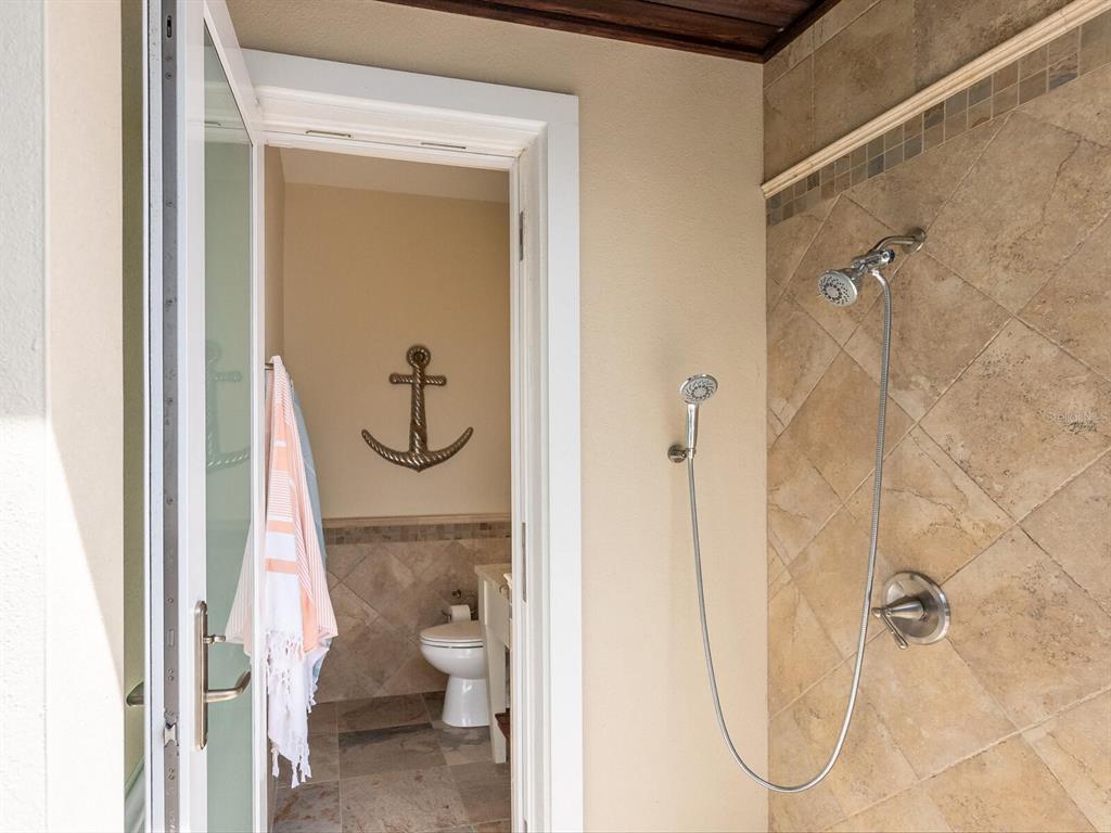 BAY ISLAND SHORES - Residential