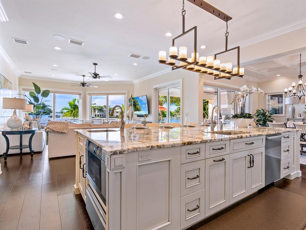 BAY ISLAND SHORES - Residential