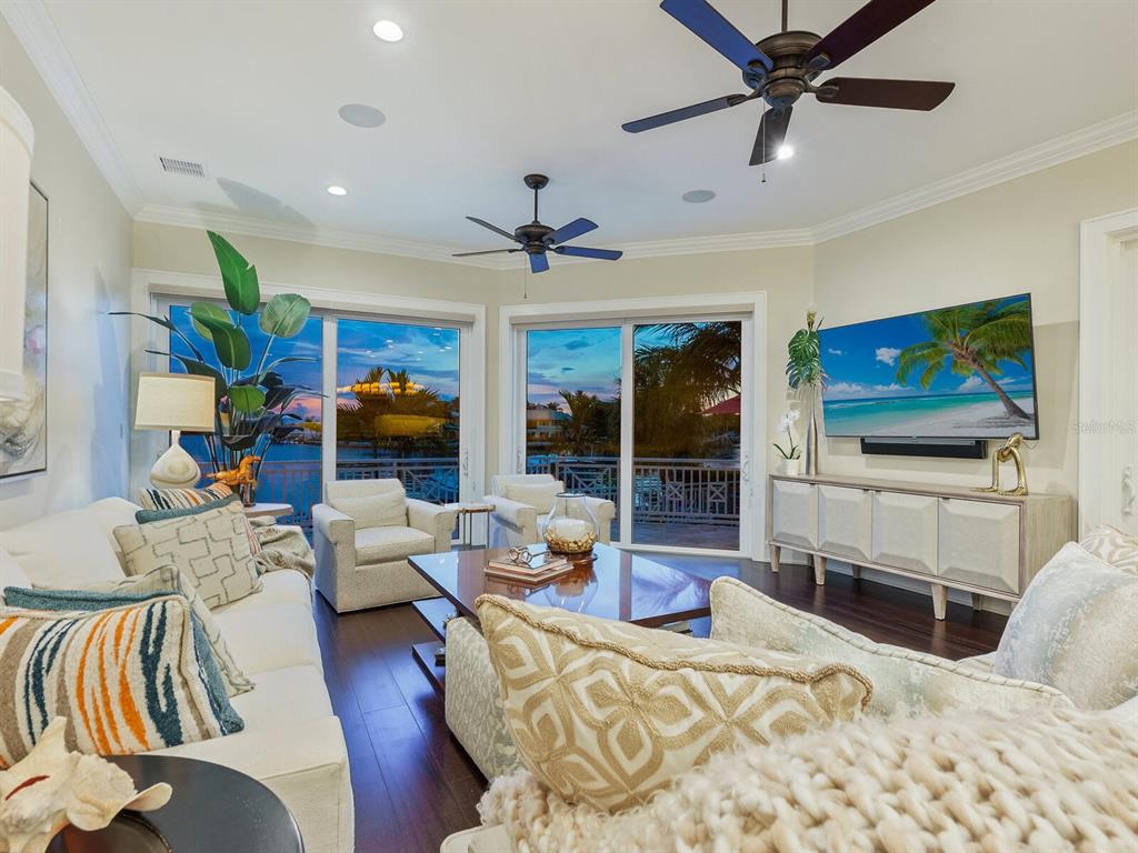 BAY ISLAND SHORES - Residential