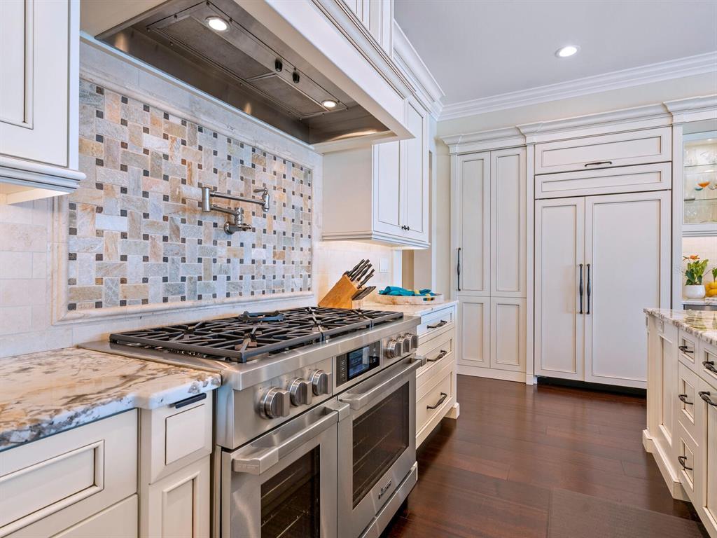 BAY ISLAND SHORES - Residential