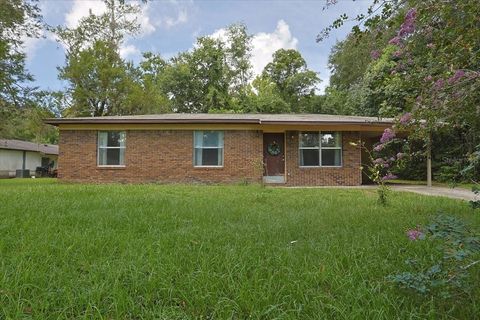 Photo of 13334 SW 159th Terrace, Archer, FL 32618 (MLS # GC532618) Photo of 13334 SW 159th Terrace, Archer, FL 32618 (MLS # GC532618)