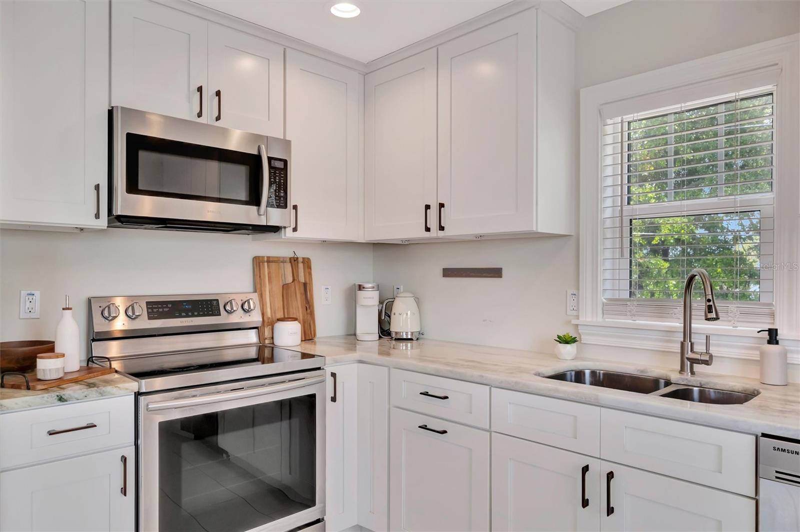 COLONIAL PLACE REV - Residential