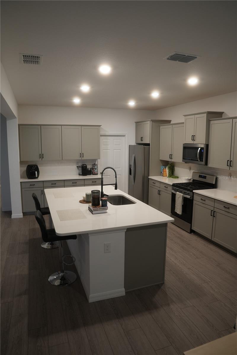 CALESA TOWNSHIP ROAN HILLS PH - Residential