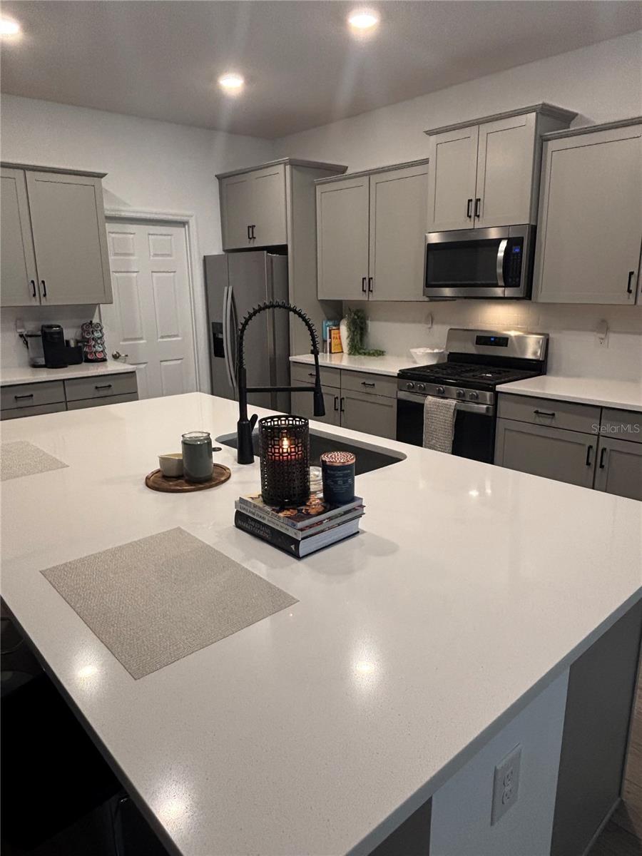 CALESA TOWNSHIP ROAN HILLS PH - Residential