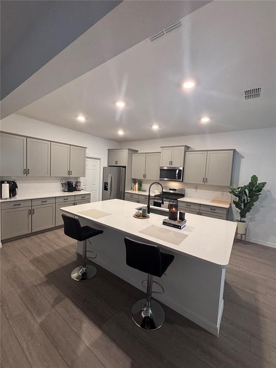 CALESA TOWNSHIP ROAN HILLS PH - Residential