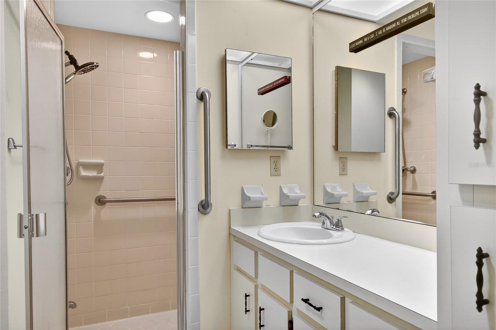 KIMBERLEA CONDO 05 - Residential