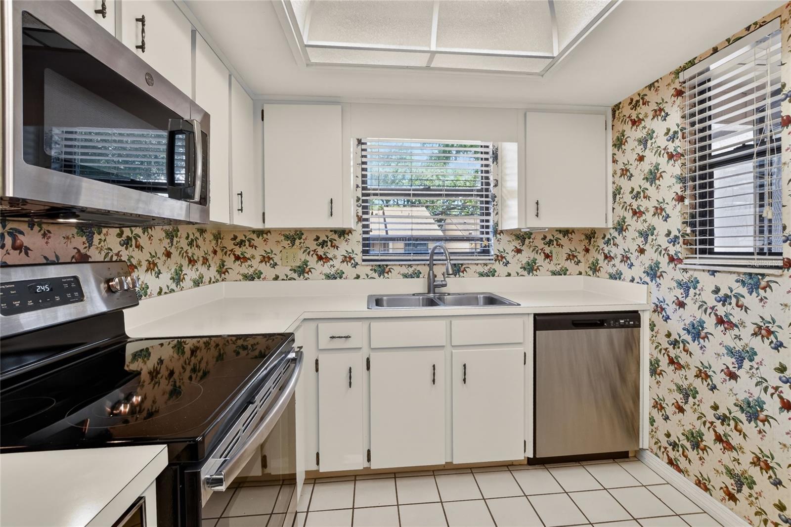 KIMBERLEA CONDO 05 - Residential