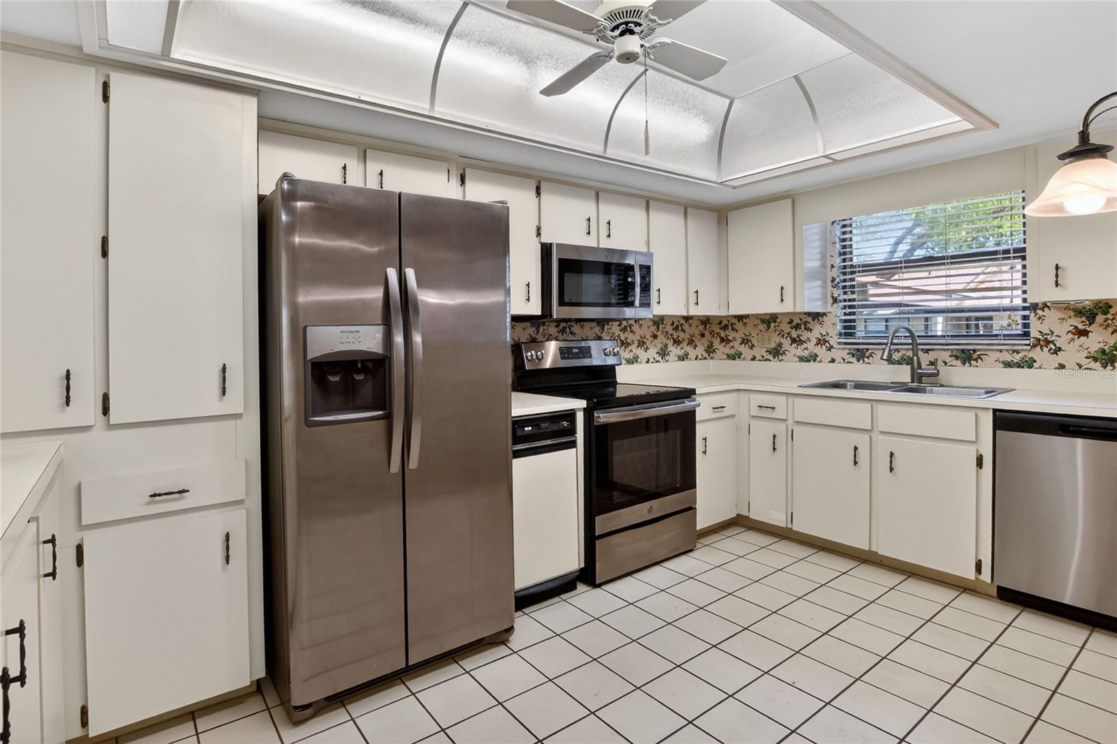 KIMBERLEA CONDO 05 - Residential