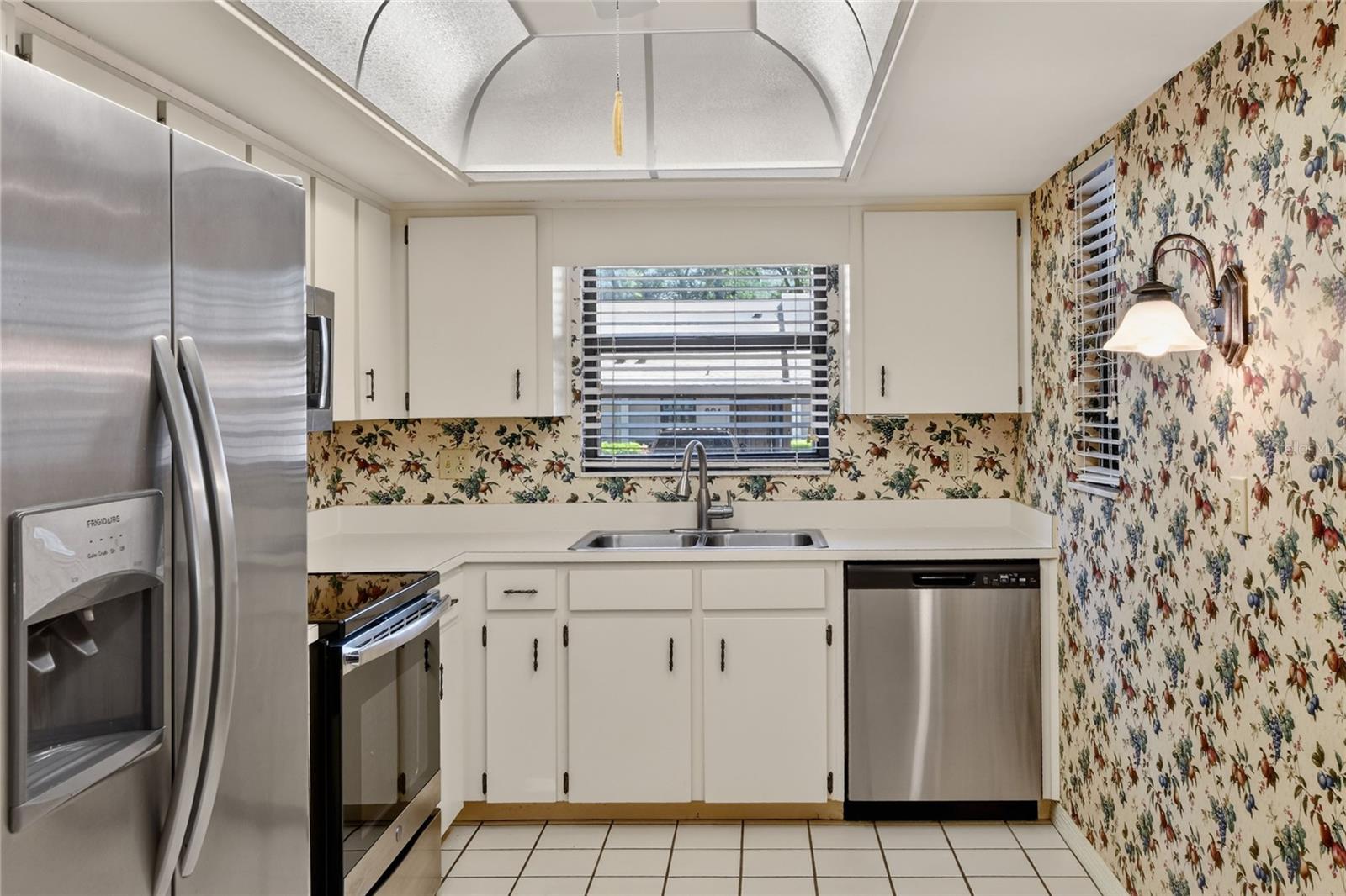 KIMBERLEA CONDO 05 - Residential