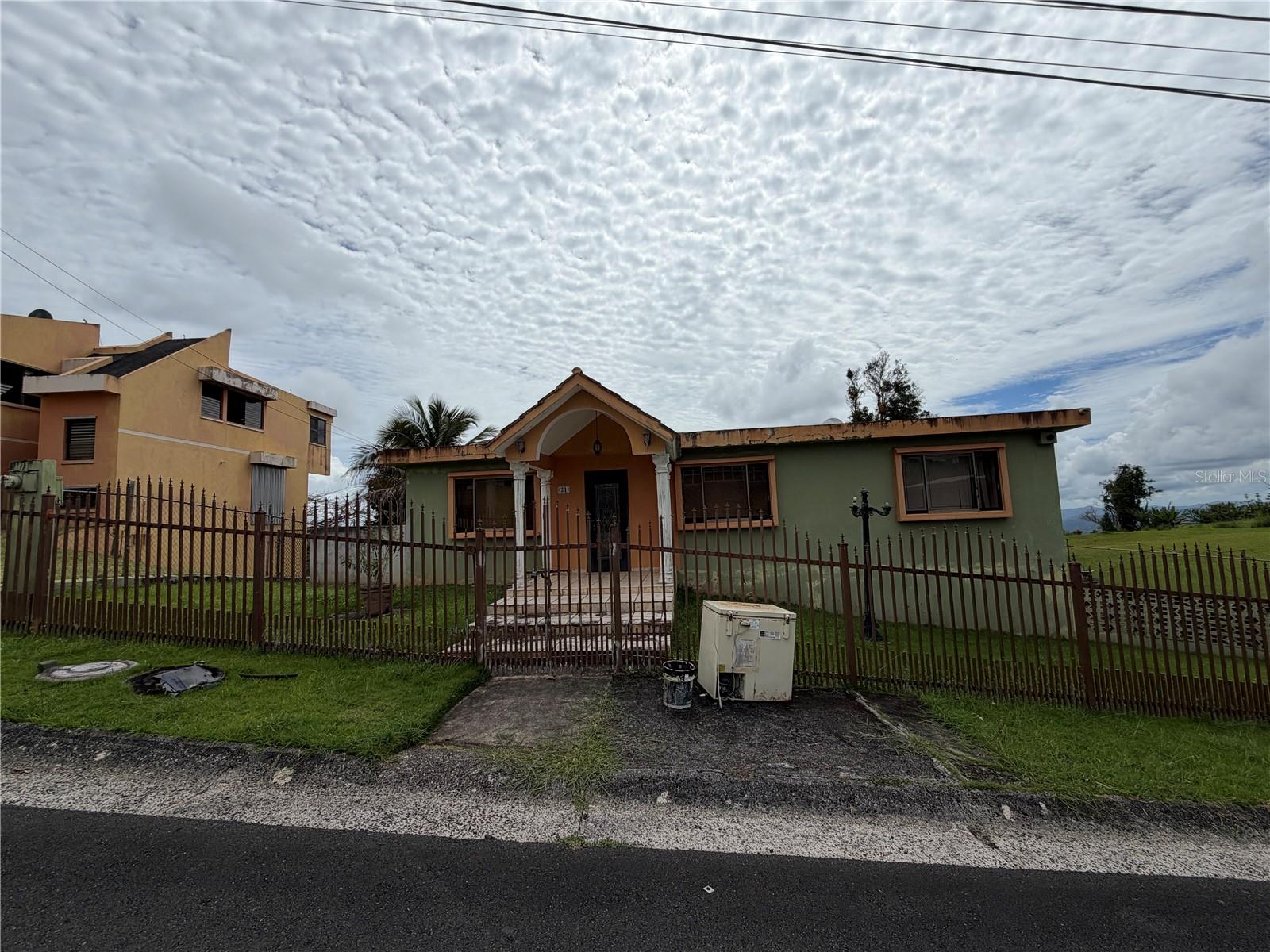 #21 PLATINO ST VILLAS DE ORO DEV.