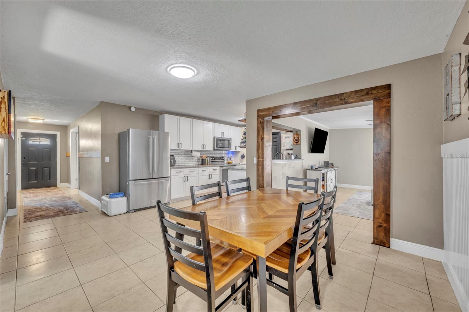 352 CLOVERLEAF BOULEVARD