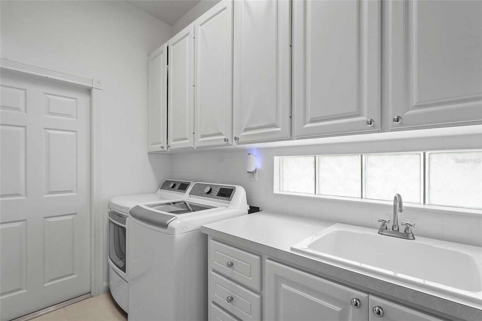 VILLAGEWALK - Residential