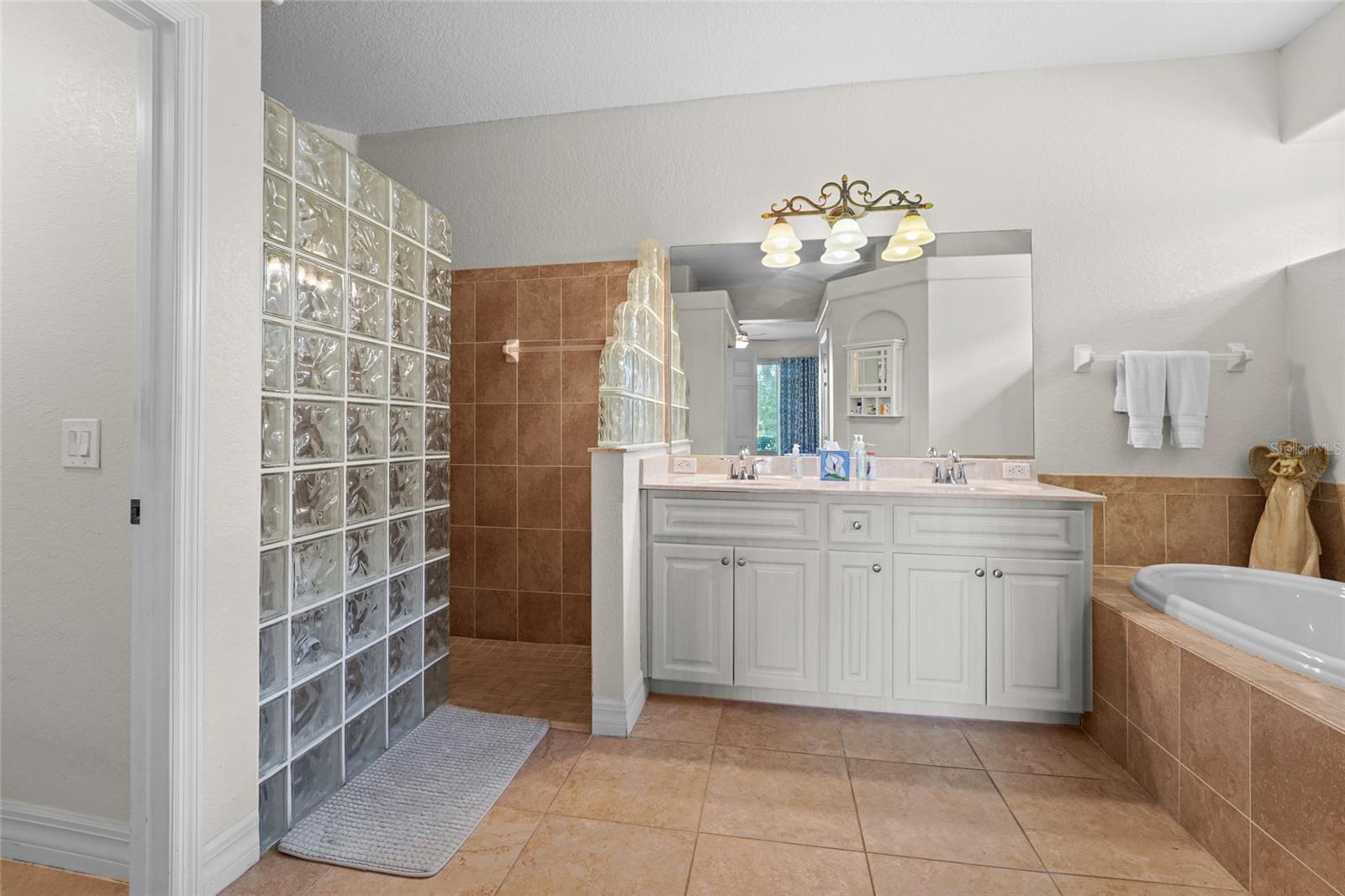 HERNANDO OAKS PH 1 - Residential