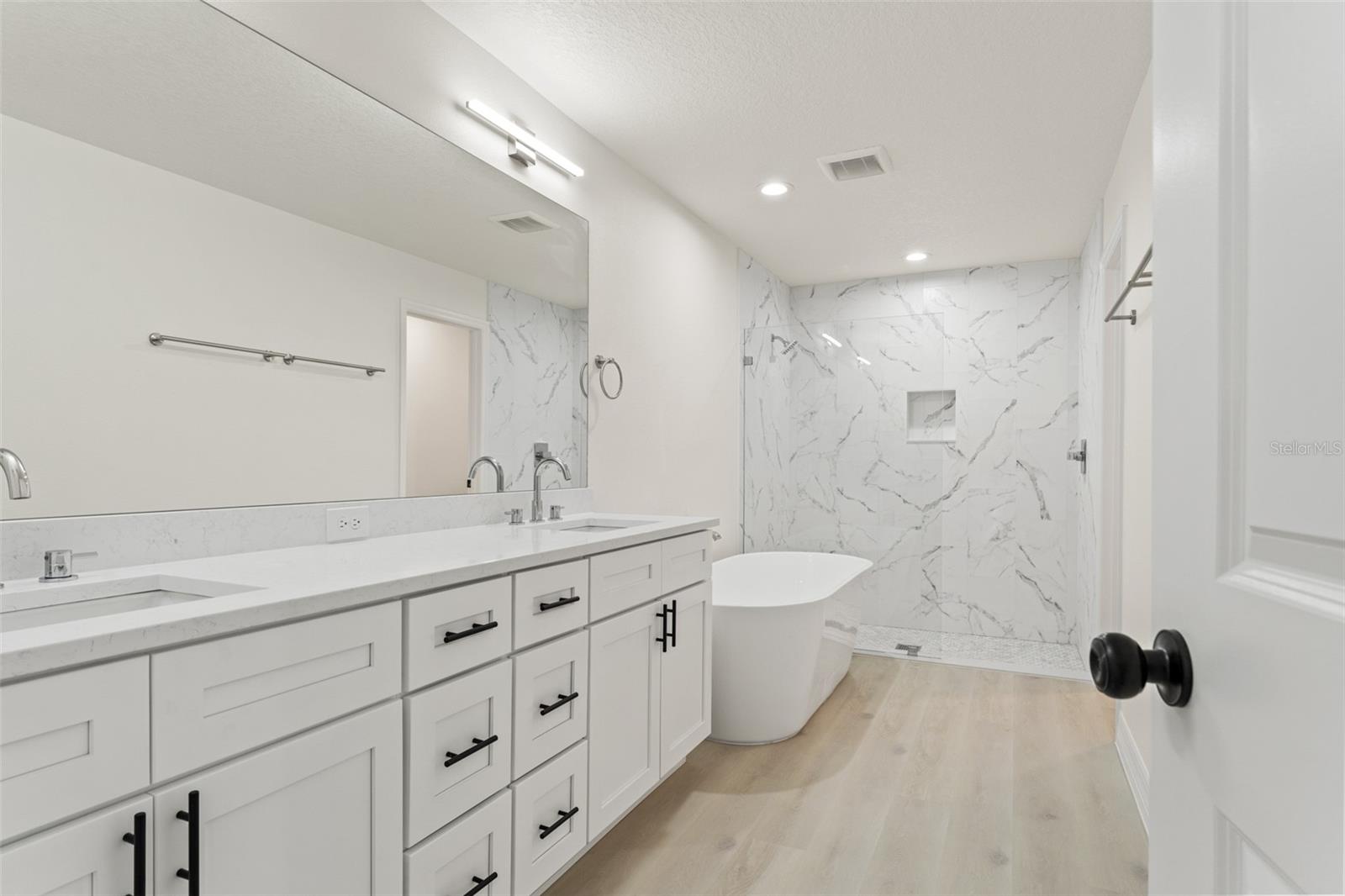 ROYAL HIGHLANDS - Residential