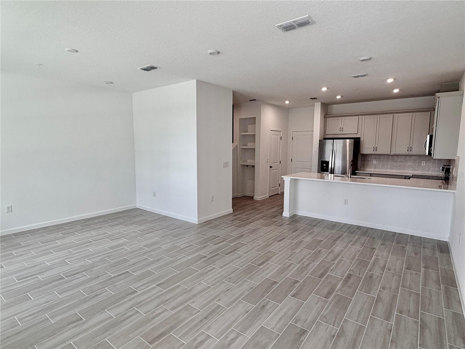 MERIDIAN PARKS PHASE 6 - Residential Lease