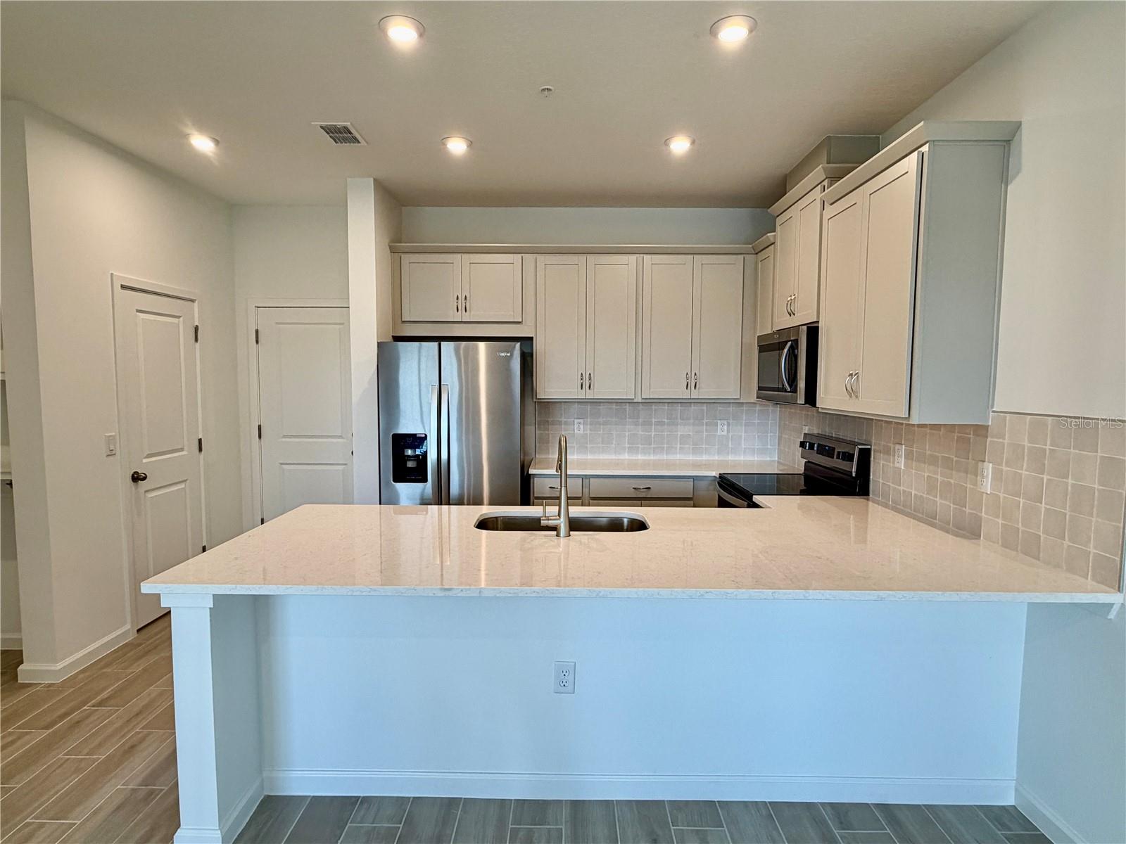 MERIDIAN PARKS PHASE 6 - Residential Lease